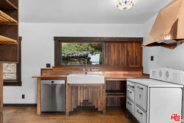 $8,000 | 1409 Avon Park Terrace, Los Angeles, CA 90026