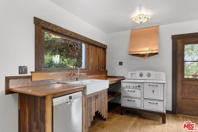 $8,000 | 1409 Avon Park Terrace, Los Angeles, CA 90026