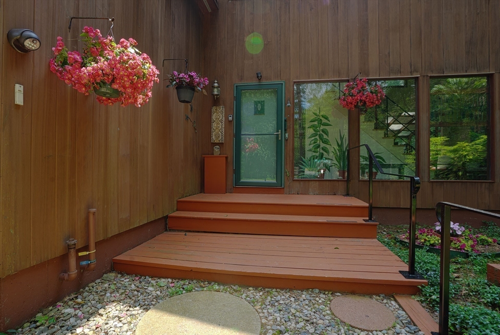 17 Juniper Lane Amherst, MA 01002 - Photo 4 of 42