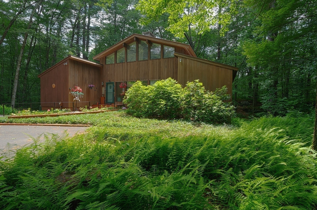 17 Juniper Lane Amherst, MA 01002 - Photo 42 of 42 a front view of house with garden