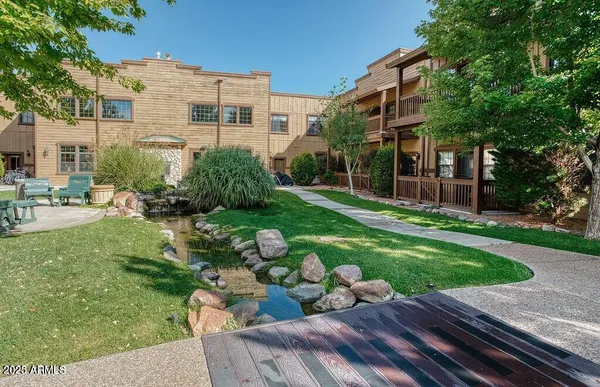 $1,825 | 2399 Quarter Horse Trail, Unit 241, Overgaard, AZ 85933