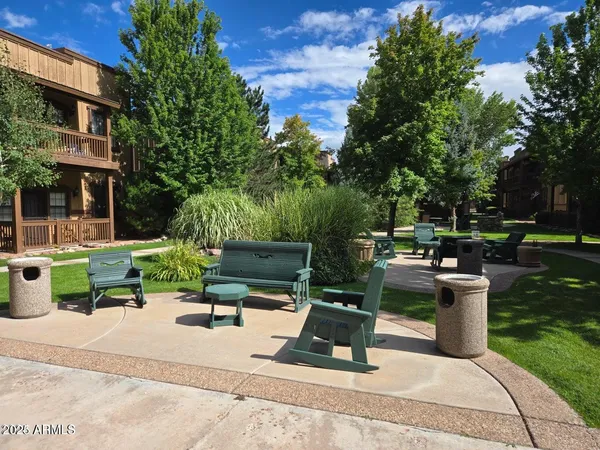 $1,825 | 2399 Quarter Horse Trail, Unit 241, Overgaard, AZ 85933