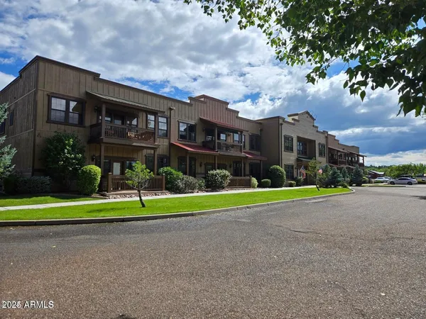 $1,825 | 2399 Quarter Horse Trail, Unit 241, Overgaard, AZ 85933