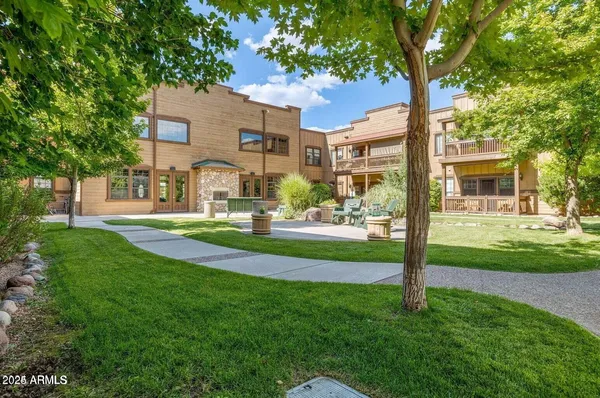 $1,825 | 2399 Quarter Horse Trail, Unit 241, Overgaard, AZ 85933