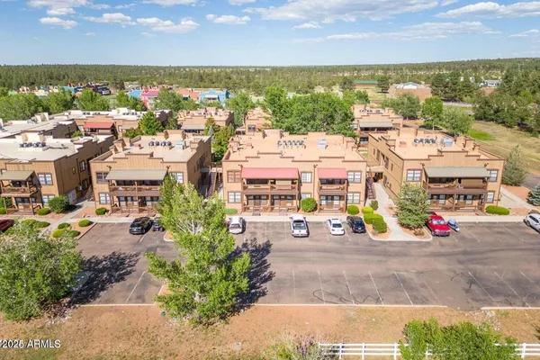 $1,825 | 2399 Quarter Horse Trail, Unit 241, Overgaard, AZ 85933