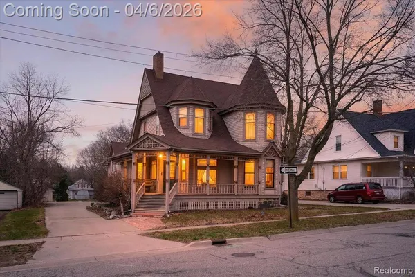 $309,999 | 221 North Cherry Street, Flushing, MI 48433
