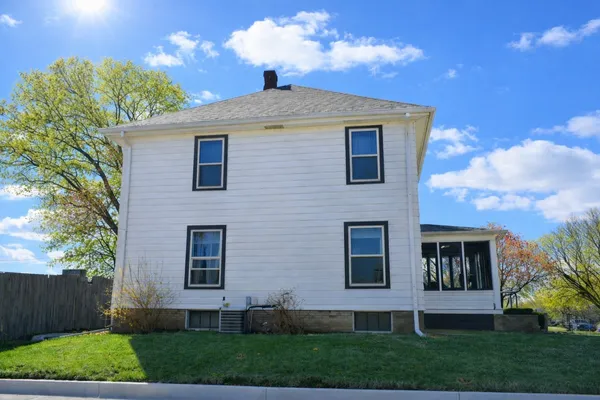 $89,900 | 112 7th Avenue, Sterling, IL 61081