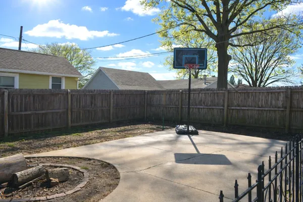 $89,900 | 112 7th Avenue, Sterling, IL 61081