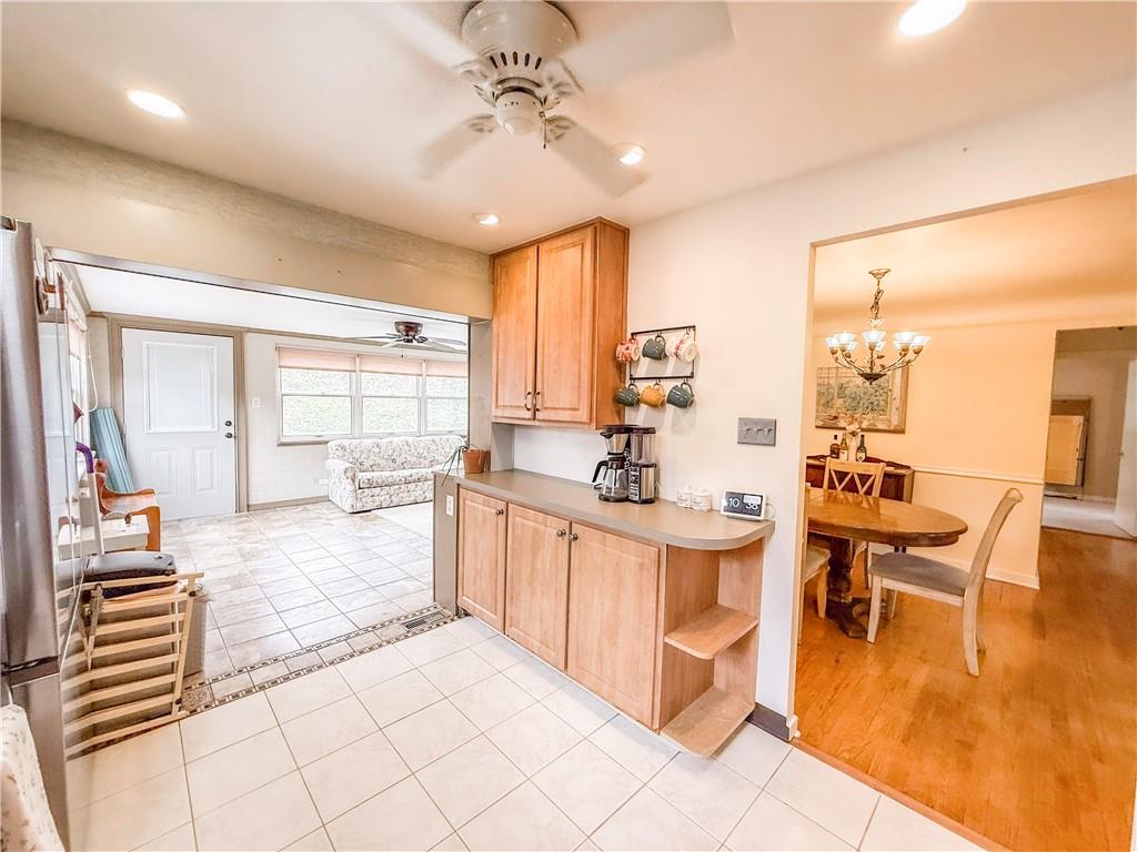 3921 Edge Road Pittsburgh, PA 15227 - Photo 5 of 36