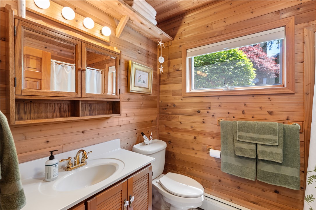 4240 East Lake Road Livonia, NY 14487 - Photo 21 of 42 Full first floor bath