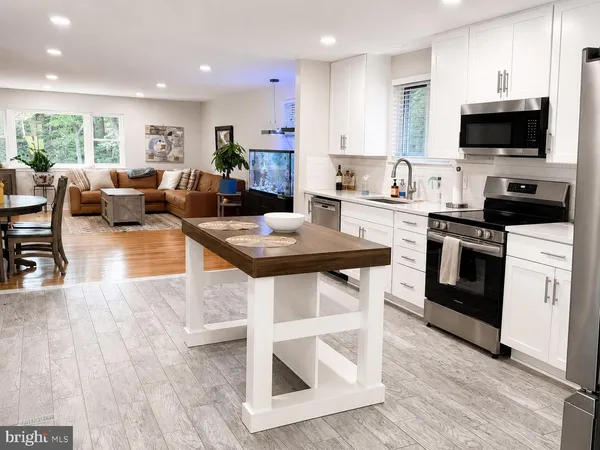 $799,900 | 5010 Gainsborough Drive, Fairfax, VA 22032