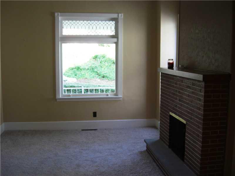 108 Summit Street Butler, PA 16001 - Photo 9 of 17 Living Room.