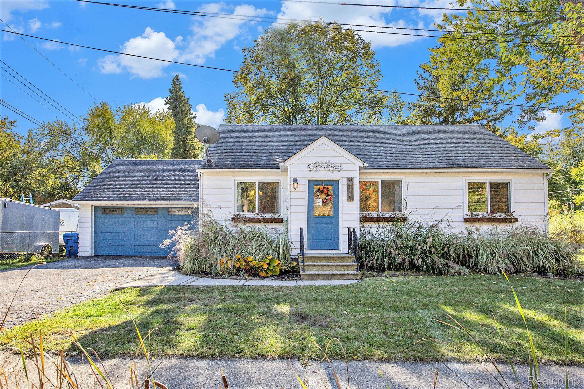 4781 Cass Elizabeth Road Waterford, MI 48327 - Photo 1 of 29 Gallery Image 1