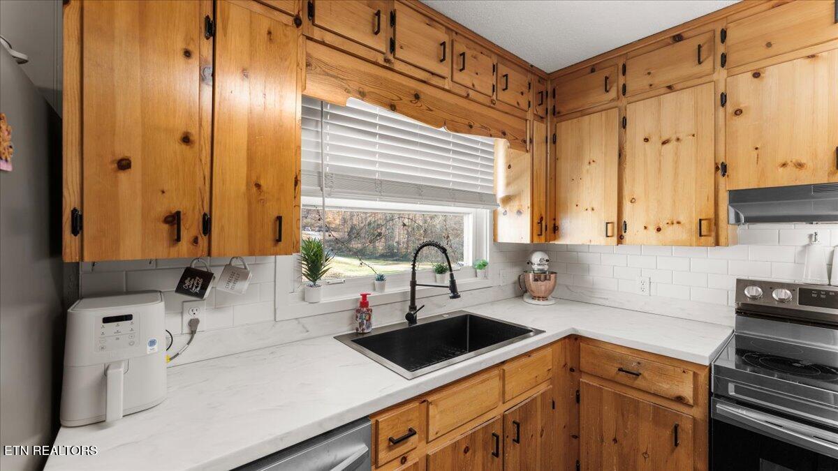 8520 Heiskell Road Powell, TN 37849 - Photo 11 of 21 13-Kitchen