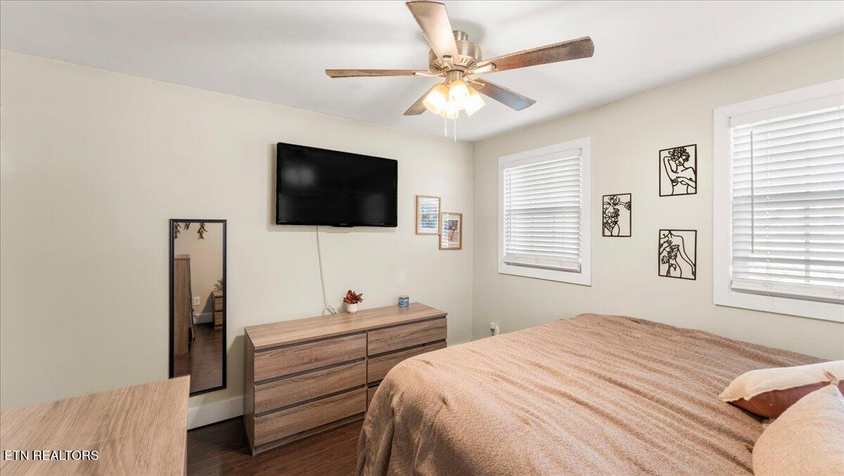 8520 Heiskell Road Powell, TN 37849 - Photo 13 of 21 15-Primary Bedroom