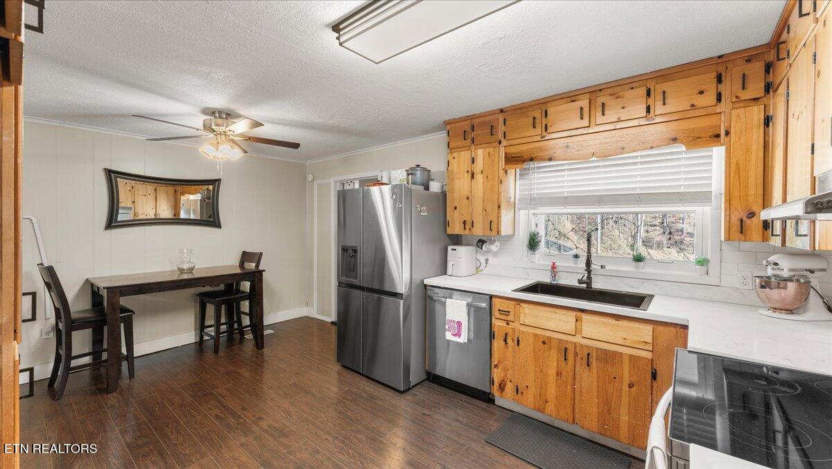 8520 Heiskell Road Powell, TN 37849 - Photo 8 of 21 10-Kitchen