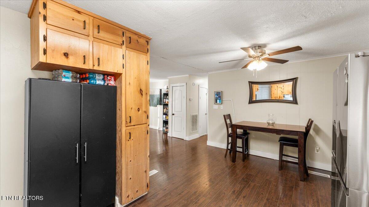 8520 Heiskell Road Powell, TN 37849 - Photo 9 of 21 11-Kitchen