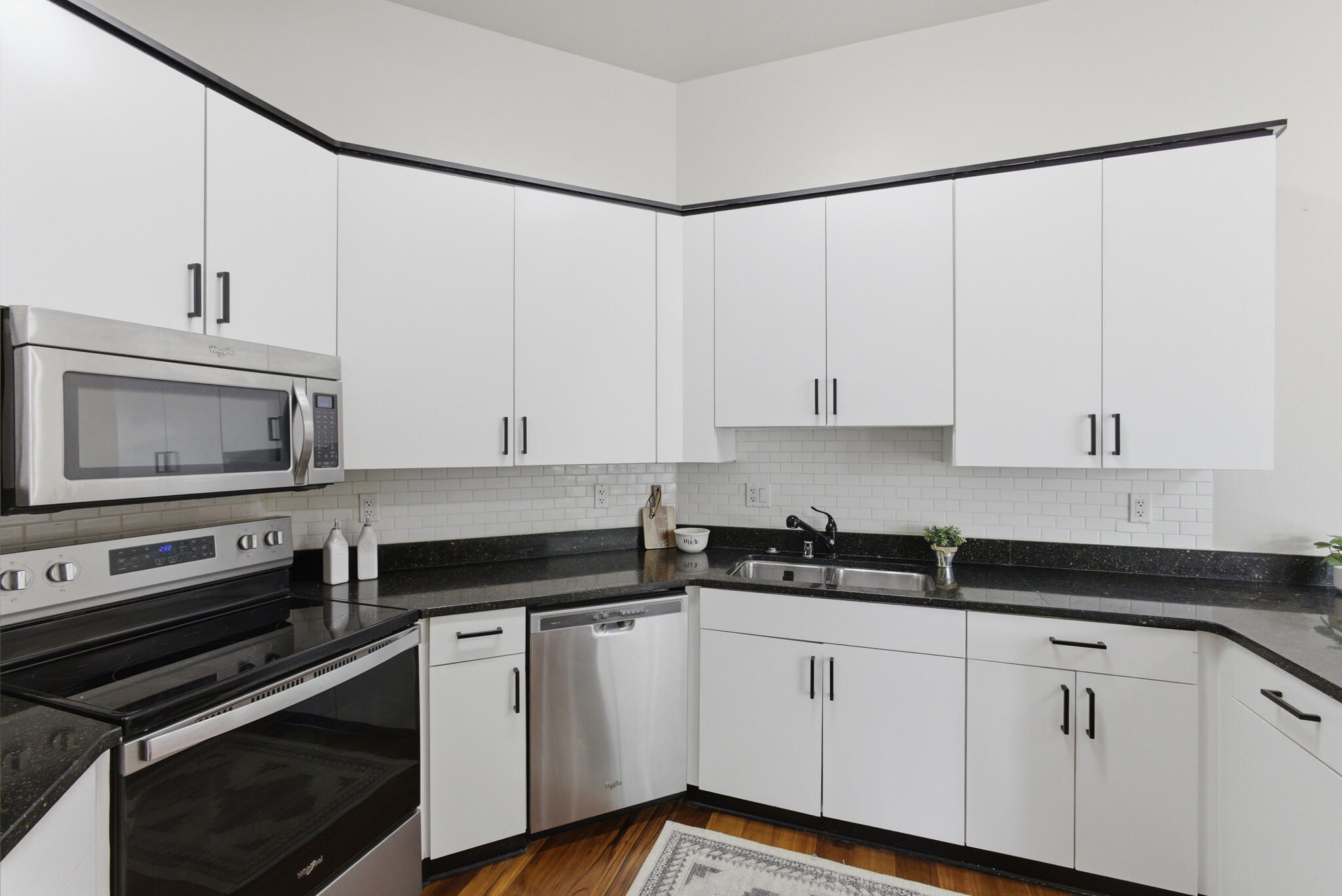 1888 North Water Street, Unit 101 Milwaukee, WI 53202 - Photo 9 of 26 Updated stainless steel appliances!