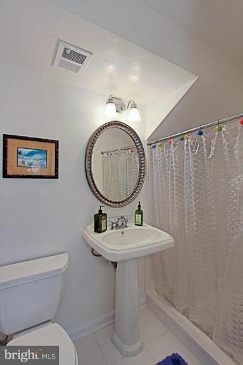 2022 Carrhill Road Vienna, VA 22181 - Photo 20 of 26 Bath #3
