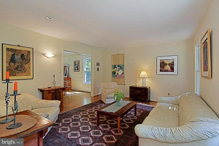 2022 Carrhill Road Vienna, VA 22181 - Photo 3 of 26 Living Room #2