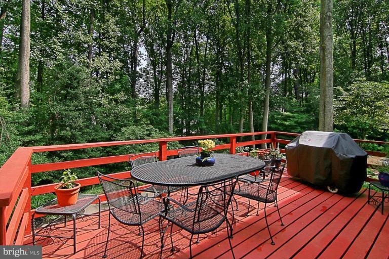 2022 Carrhill Road Vienna, VA 22181 - Photo 22 of 26 Deck