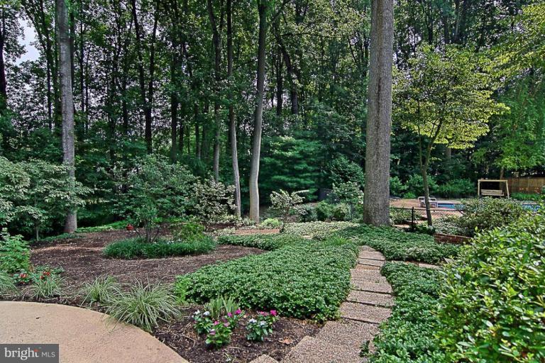 2022 Carrhill Road Vienna, VA 22181 - Photo 26 of 26 Exterior #3