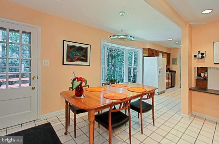 2022 Carrhill Road Vienna, VA 22181 - Photo 7 of 26 Breakfast Area