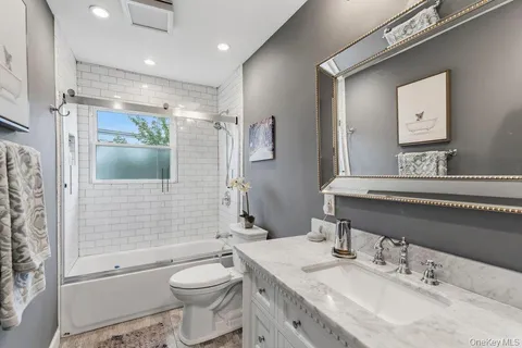$725,000 | 282 West 22nd Street, Deer Park, NY 11729
