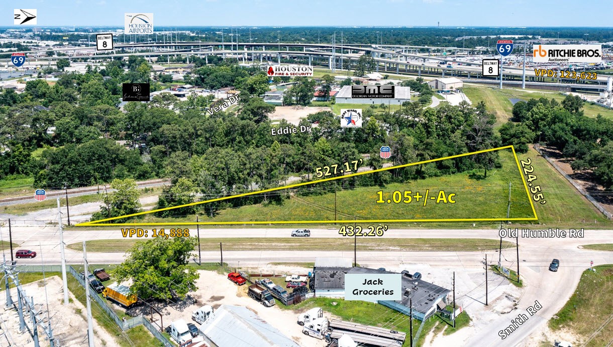 a view of a tennis court