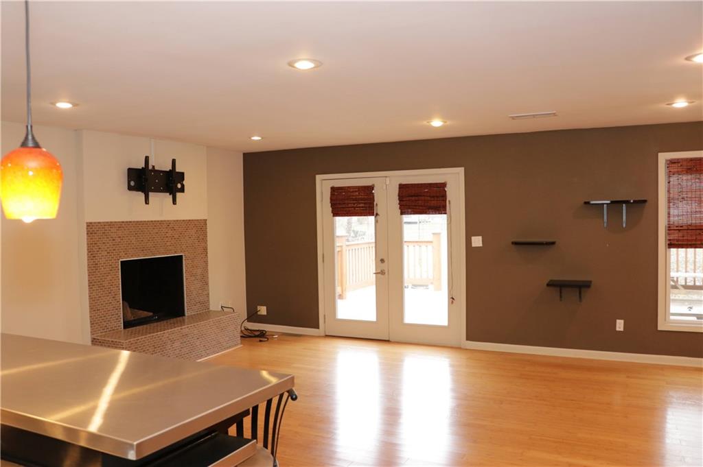 4265 Sharp Lane Columbus, IN 47201 - Photo 4 of 29 Gallery Image 4