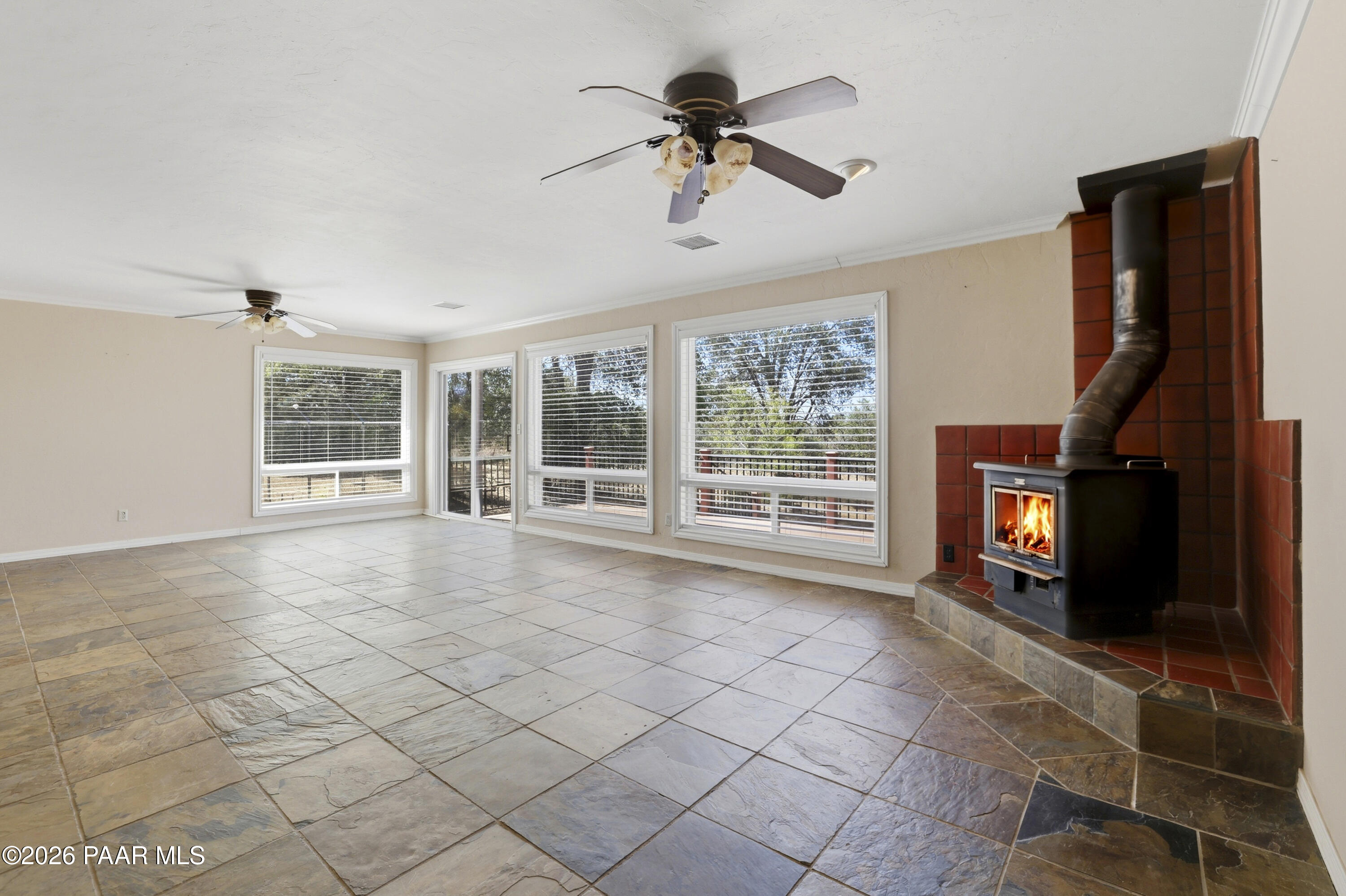 1690 West Oneal Road Prescott, AZ 86305 - Photo 7 of 61 Living Room
