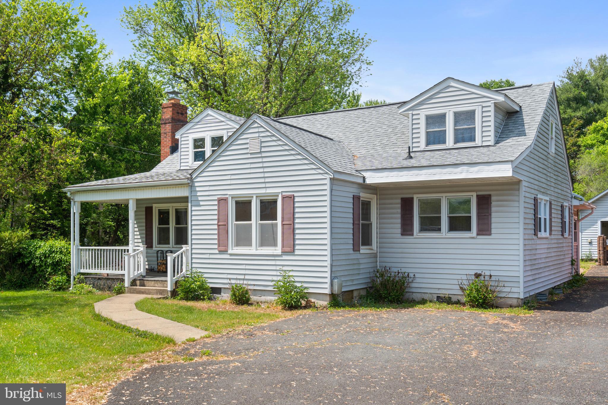 8512 Rolling Road Manassas, VA 20110 - Photo 1 of 44 Gallery Image 1