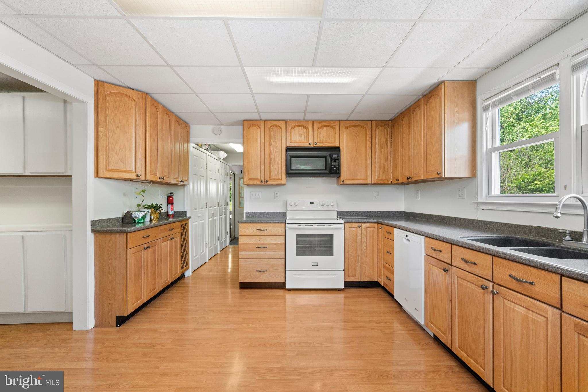 8512 Rolling Road Manassas, VA 20110 - Photo 15 of 44 Gallery Image 15