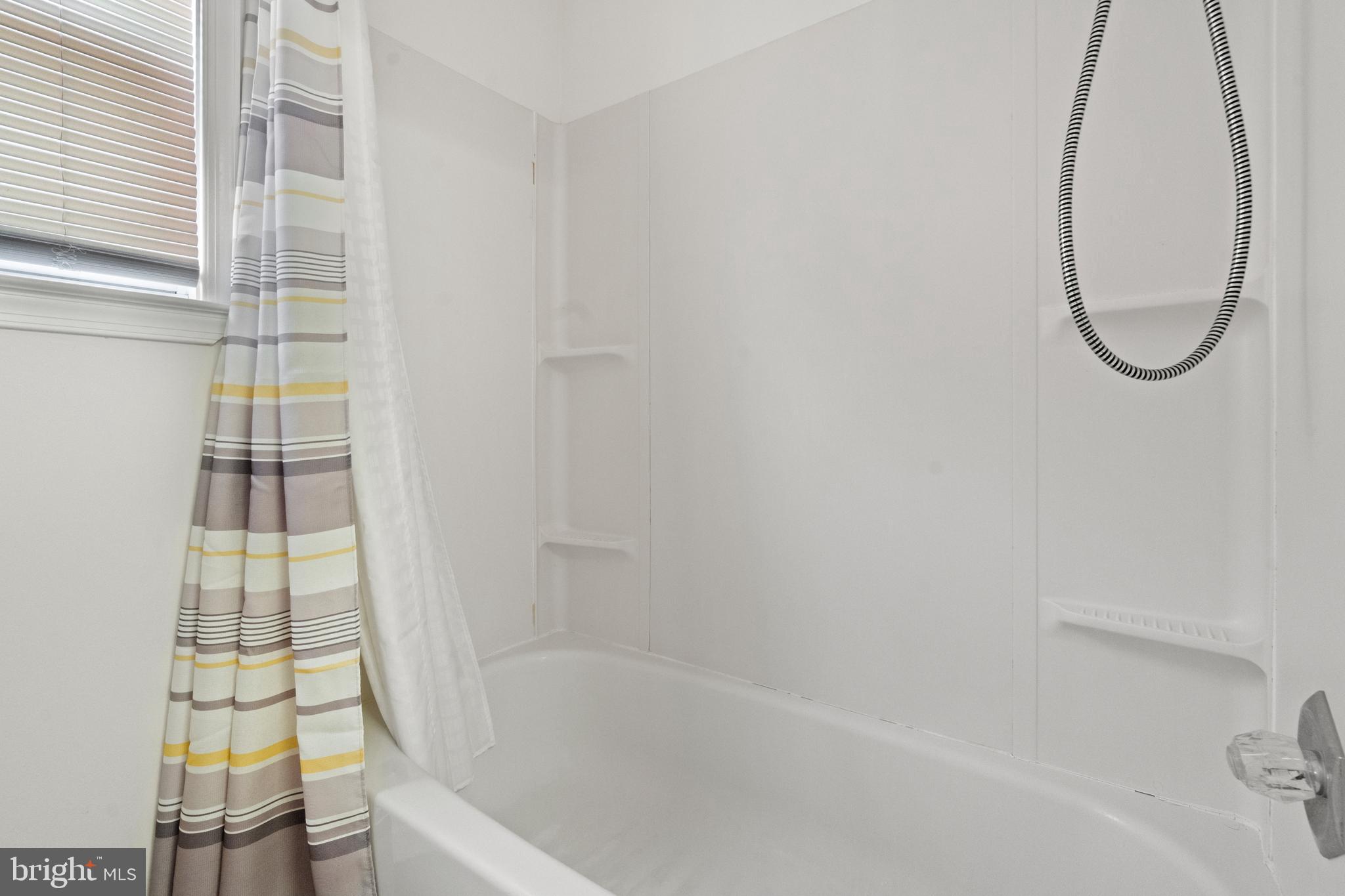 8512 Rolling Road Manassas, VA 20110 - Photo 17 of 44 Gallery Image 17