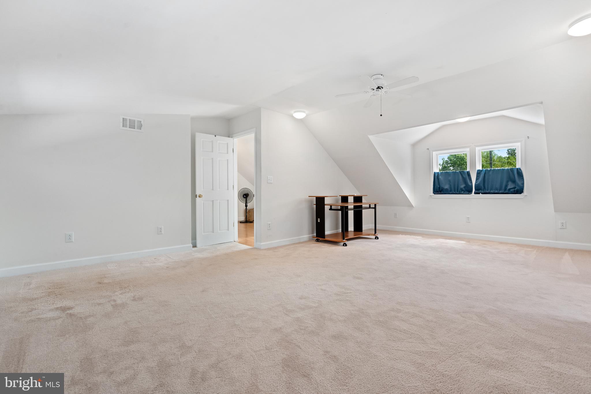8512 Rolling Road Manassas, VA 20110 - Photo 26 of 44 Gallery Image 26