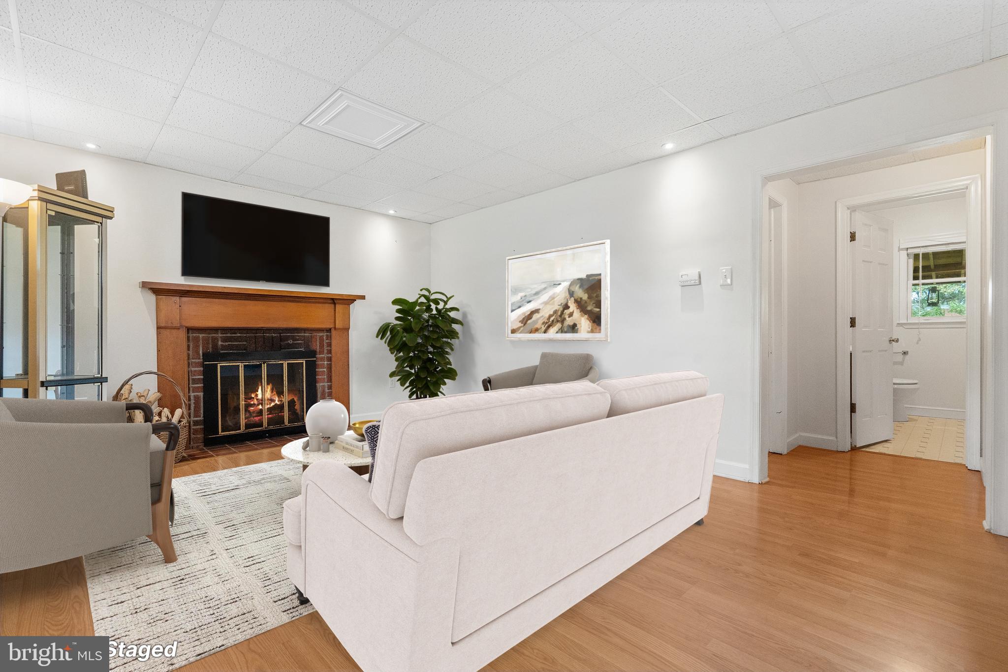 8512 Rolling Road Manassas, VA 20110 - Photo 5 of 44 Gallery Image 5