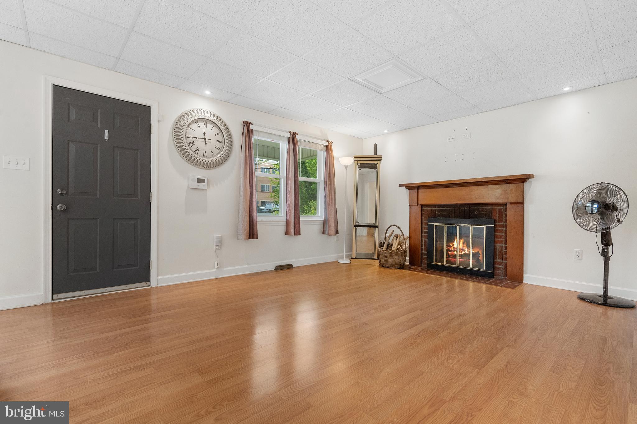 8512 Rolling Road Manassas, VA 20110 - Photo 7 of 44 Gallery Image 7