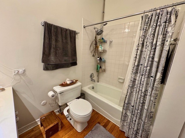 Undisclosed Address Chicago, IL 60614 - Photo 16 of 20 a bath room with a toilet and a shower curtain