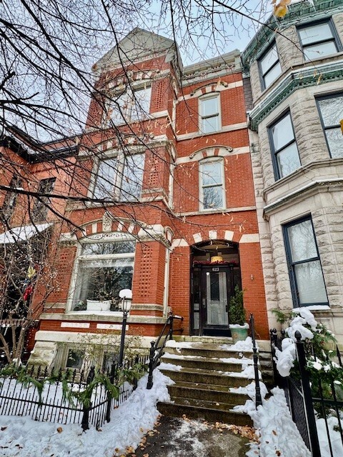 Undisclosed Address Chicago, IL 60614 - Photo 3 of 20 front view of a building