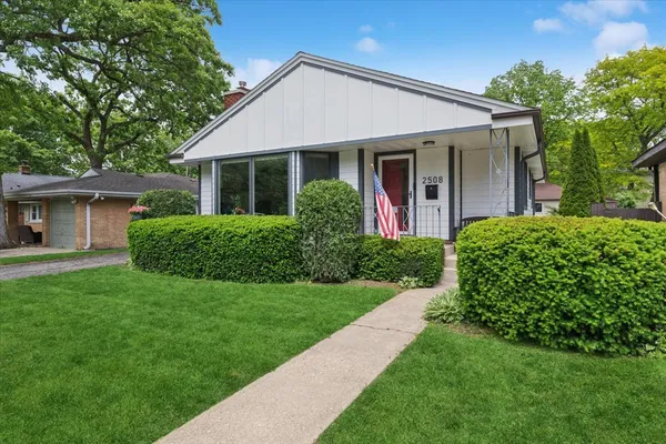 $500,000 | 2508 West Sibley Street, Park Ridge, IL 60068