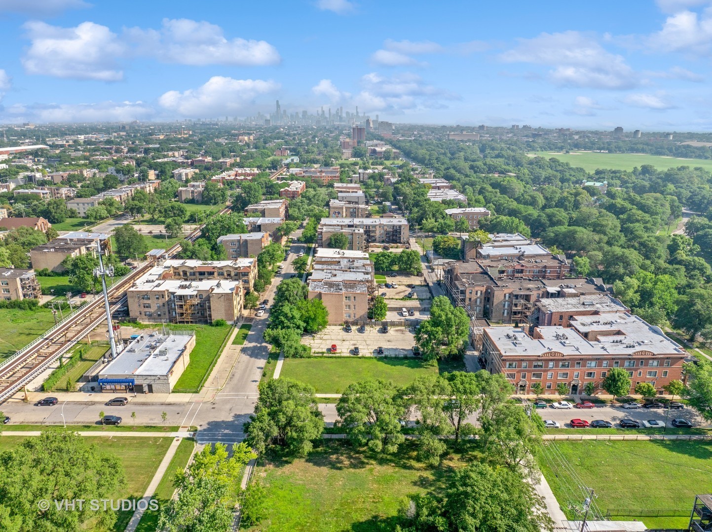 5755 South Calumet Avenue Chicago, IL 60637 - Photo 14 of 19 an aerial view of residential houses with outdoor space