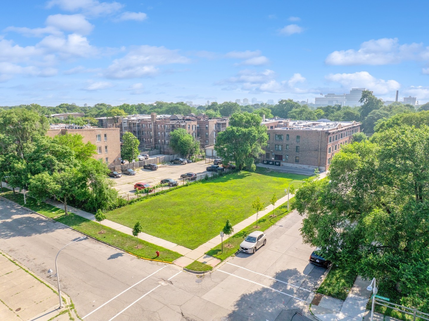 5755 South Calumet Avenue Chicago, IL 60637 - Photo 2 of 19 a view of a city