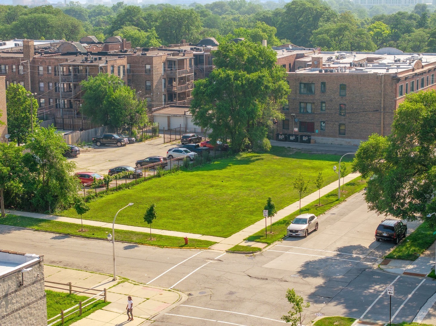 5755 South Calumet Avenue Chicago, IL 60637 - Photo 9 of 19 a view of a tennis court