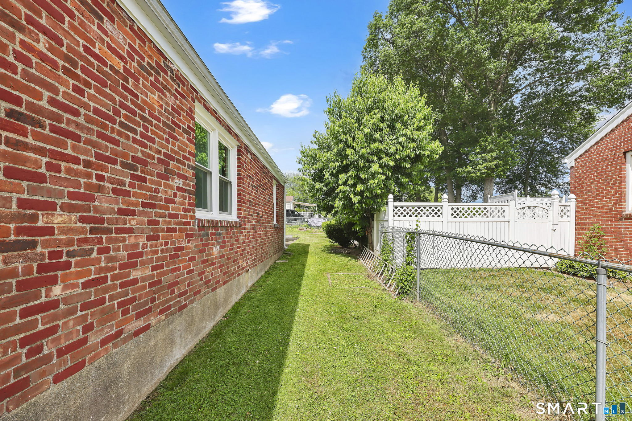 104 Exeter Street Hartford, CT 06106 - Photo 8 of 40