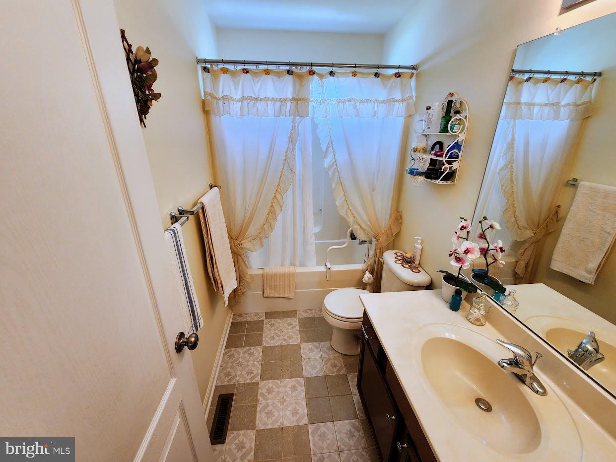 415 Welsh Hill Road Newark, DE 19702 - Photo 10 of 24 Hall Bathroom