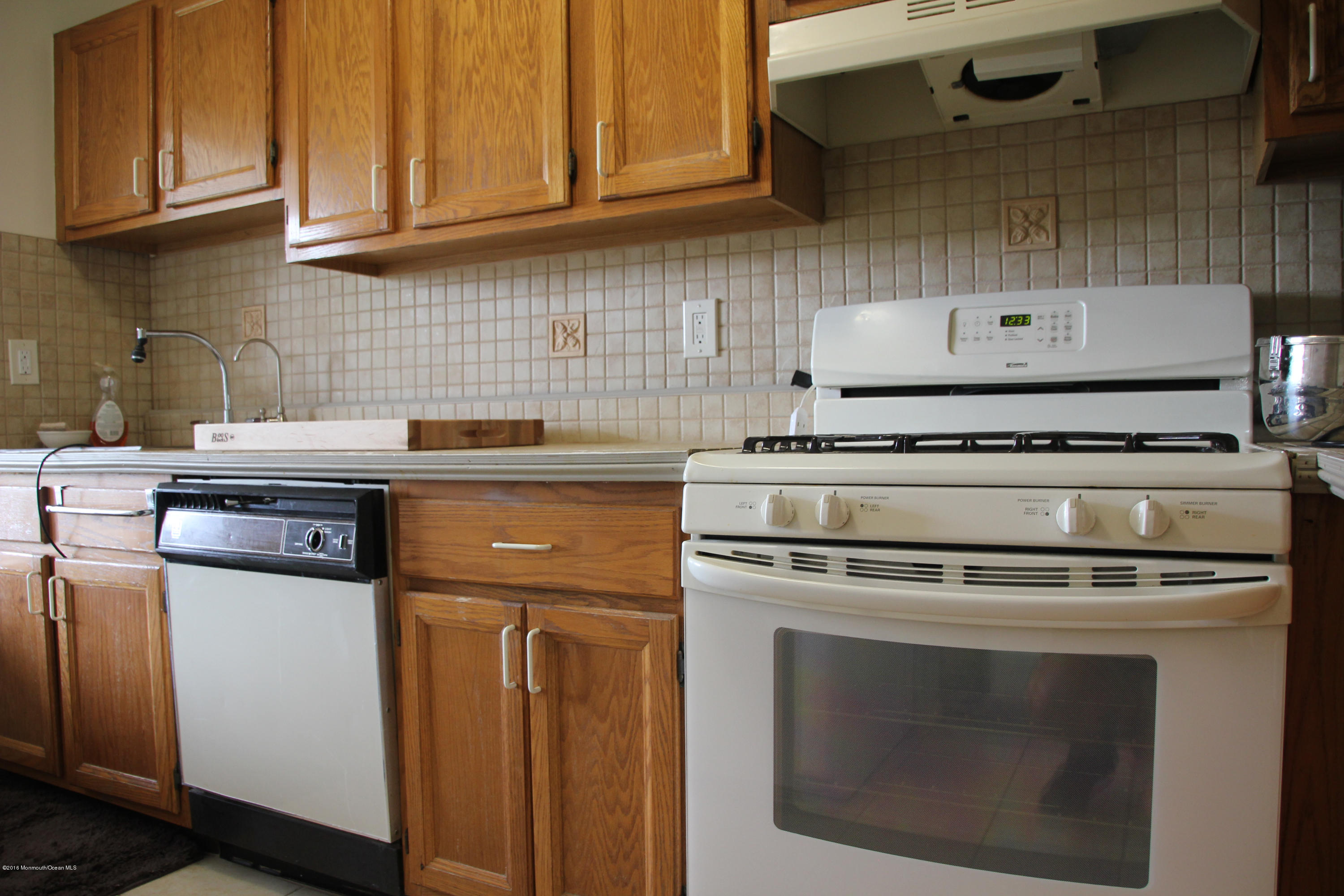 65 County Road, Unit O100 Cliffwood, NJ 07721 - Photo 7 of 17 Kitchen 2