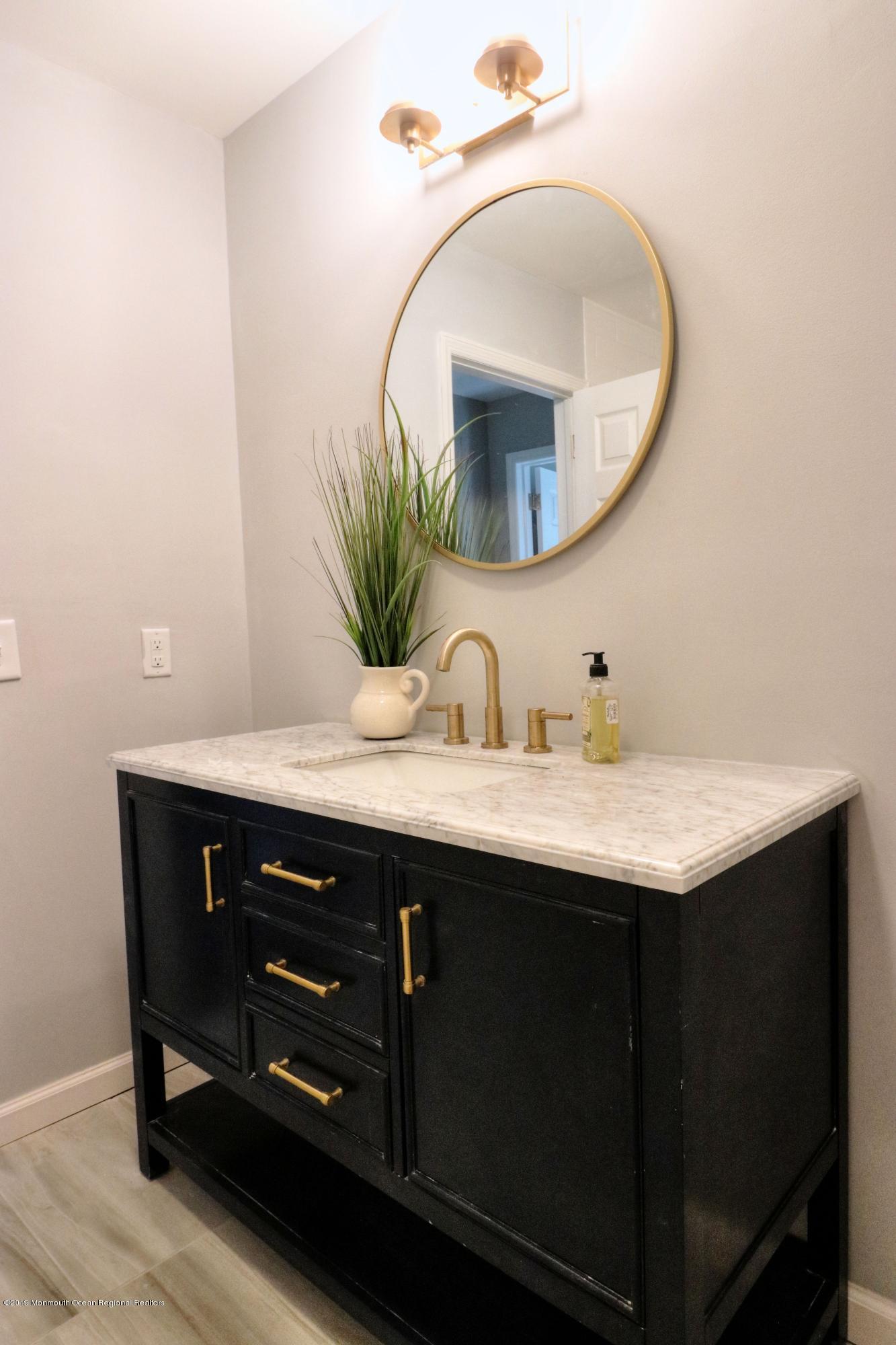 364 Middle Road Hazlet, NJ 07730 - Photo 14 of 31 fullbath_2