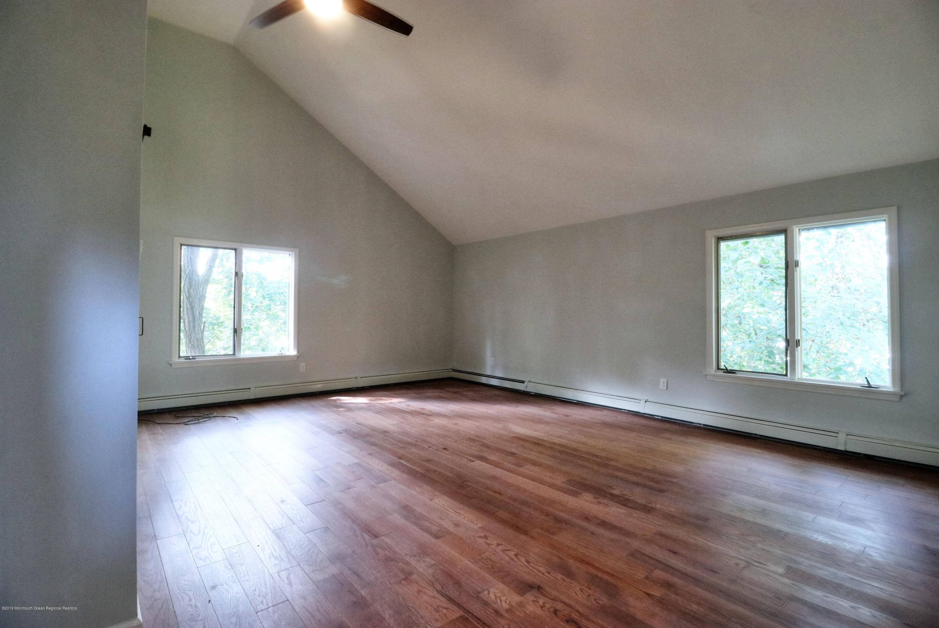 364 Middle Road Hazlet, NJ 07730 - Photo 17 of 31 masterbedroom_1