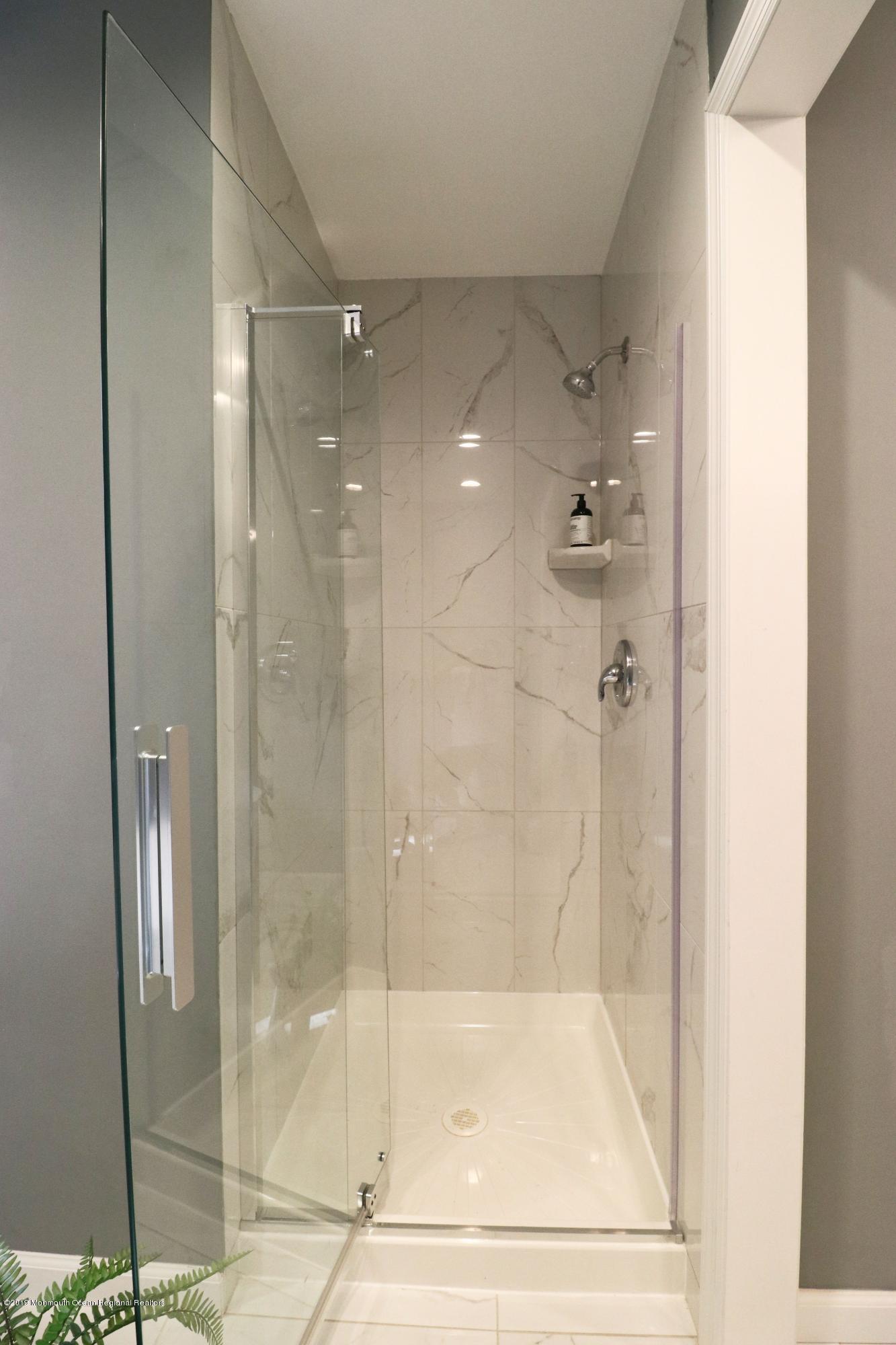 364 Middle Road Hazlet, NJ 07730 - Photo 24 of 31 masterbathroom_7
