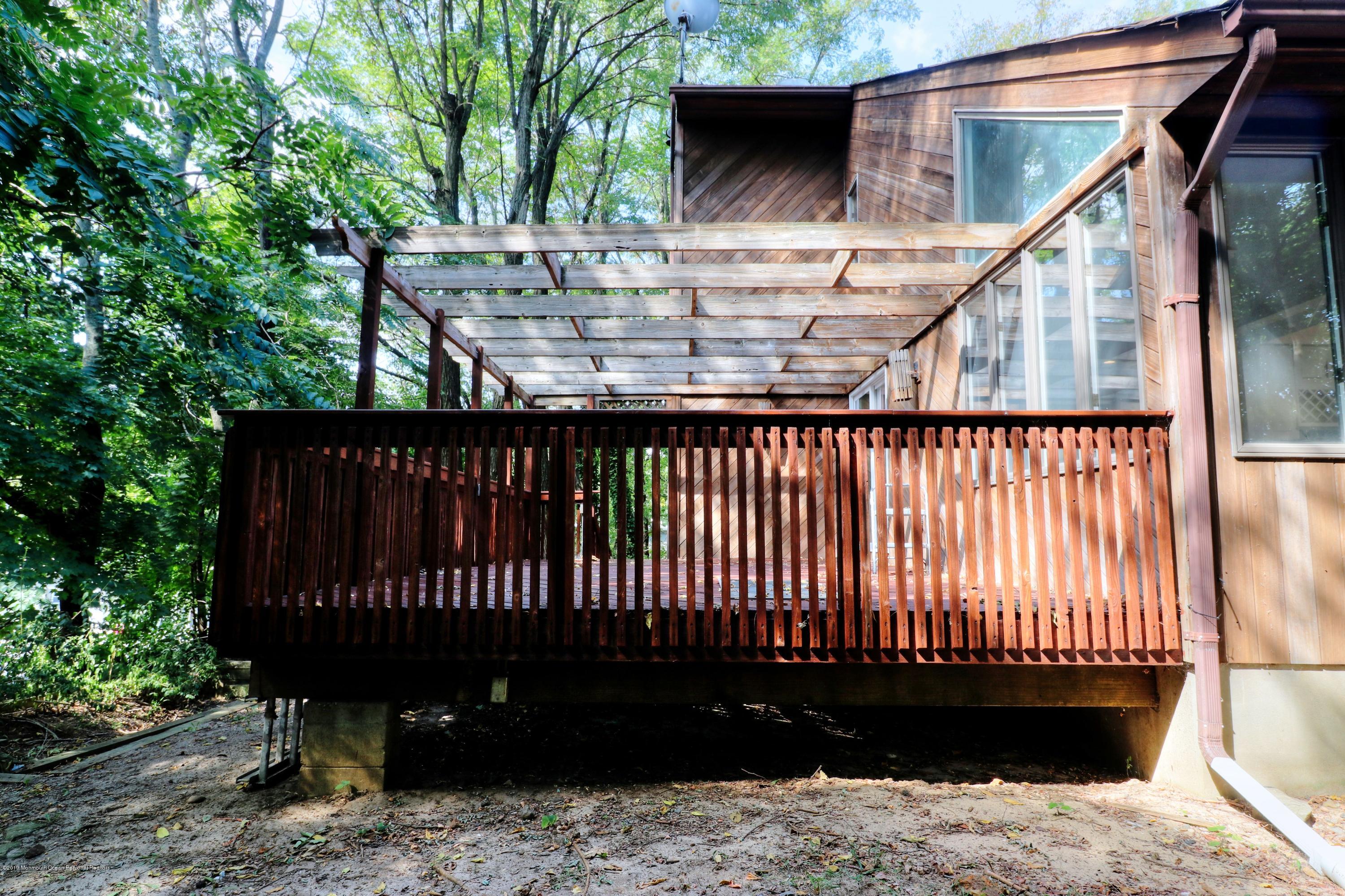 364 Middle Road Hazlet, NJ 07730 - Photo 27 of 31 deck_1
